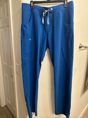 Figs Women’s Kade Cargo Scrub Pants